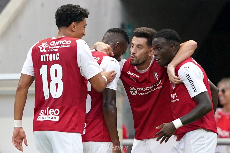 而浓眉则更 而浓眉则更