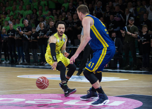 战例来更深 战例来更深